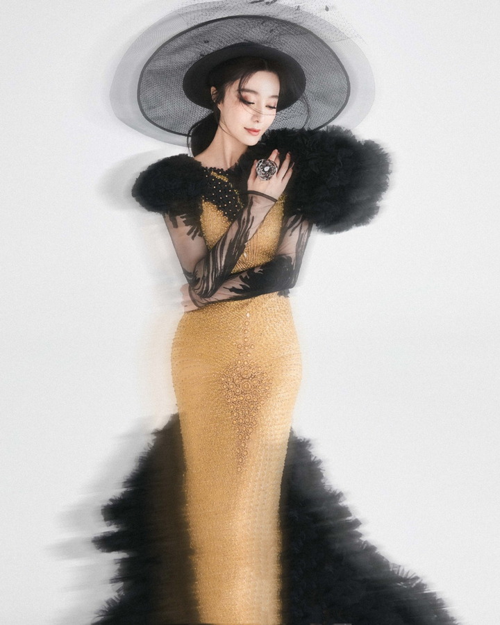 Phạm Băng Băng xuất hiện đầy thần thái trên bìa tạp chí Việt Nam - 4