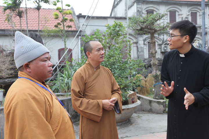 Bữa cơm thân mật giữa Phật giáo và Thiên Chúa giáo đêm Noel - 7