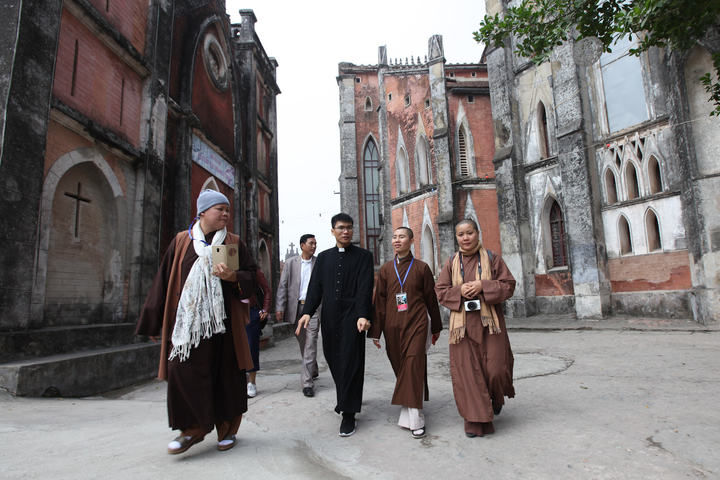 Bữa cơm thân mật giữa Phật giáo và Thiên Chúa giáo đêm Noel - 6