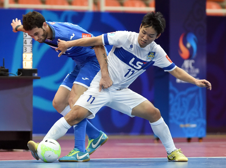 Tuyển thủ Futsal Trần Văn Vũ: Sau AFF Award là Quả Bóng Vàng Việt Nam? - 1