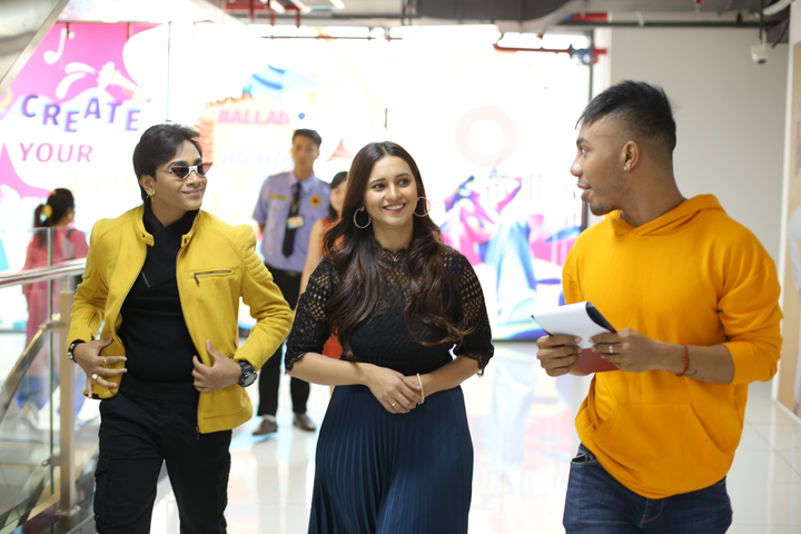 Ngôi sao Ấn Độ thể hiện tài lẻ khi tham quan IMC Academy - 1