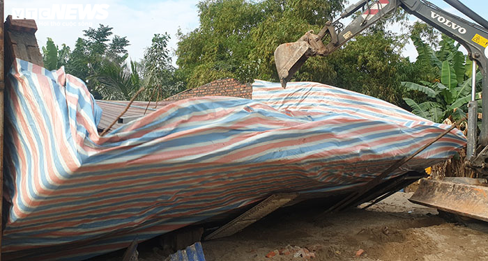 Tháo dỡ công trình trái phép 'núp bóng' chuồng gà tại điểm nóng đất đai ở Hải Phòng - 4