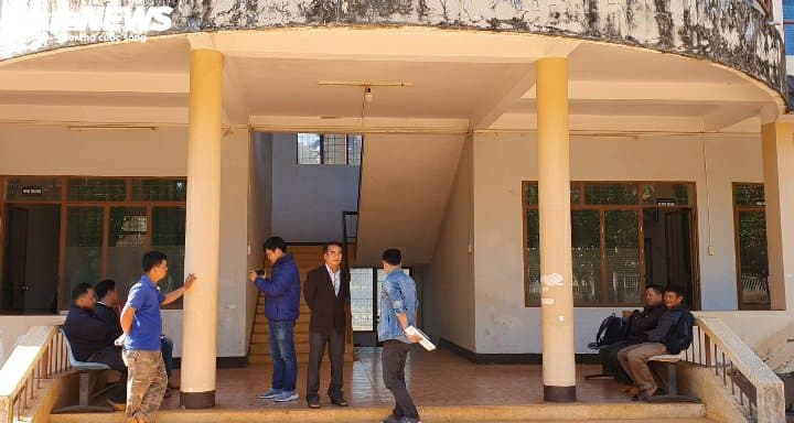 Công ty nợ lương 3 năm, công nhân cầm giấy tờ nhà để sống - 1