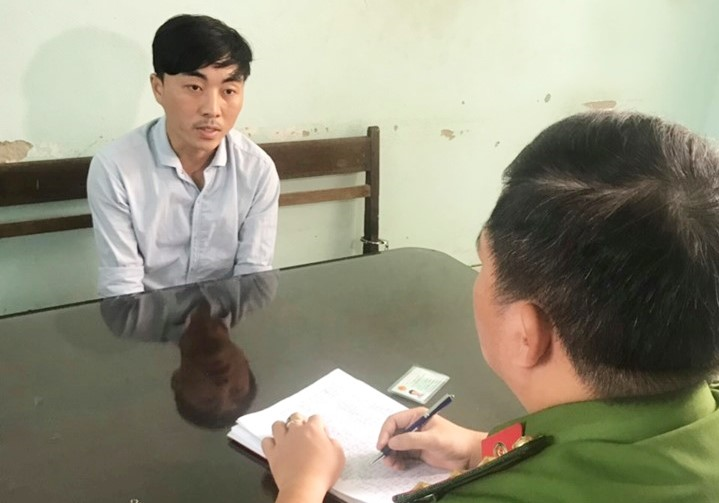 Bắt khẩn cấp nghi phạm 'đội tóc giả, giả mạo chủ đất' đi lừa đảo - 1