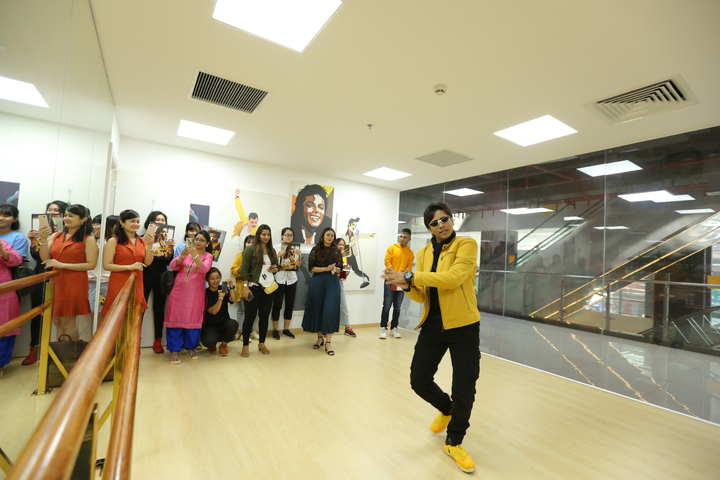 Ngôi sao Ấn Độ thể hiện tài lẻ khi tham quan IMC Academy - 2