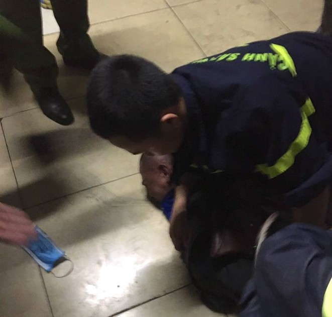 Bệnh nhân đốt bệnh viện, khống chế nữ điều dưỡng trong đêm - 2