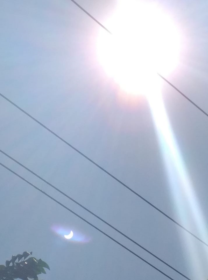 Cộng đồng mạng hào hứng khoe vẻ đẹp kỳ ảo nhật thực cuối cùng của thập kỷ - 8