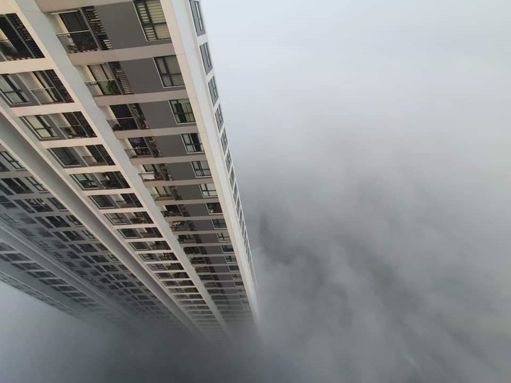 Ô nhiễm không khí, cô dâu chú rể đeo mặt nạ chụp ảnh - 7