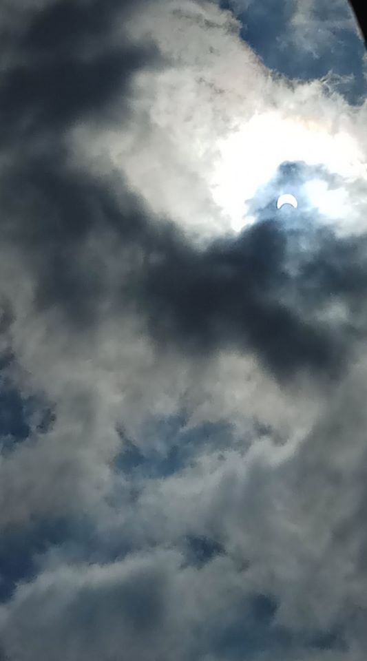 Cộng đồng mạng hào hứng khoe vẻ đẹp kỳ ảo nhật thực cuối cùng của thập kỷ - 9