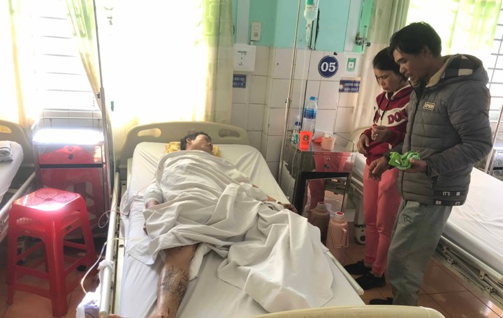Cưa đầu đạn trong rẫy, 3 người thương vong - 1