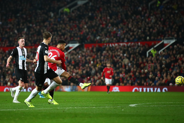 Martial chói sáng, MU nhấn chìm Newcaslte - 1