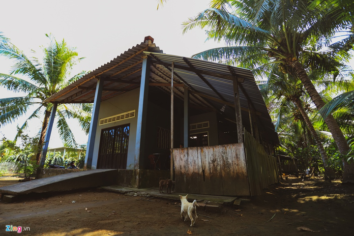 Cha của giọng ca 'Sóng gió': 'Con than sống không nổi, muốn về quê bán trà sữa' - 1