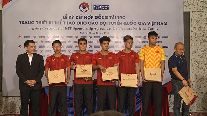 HLV Park Hang Seo căng thẳng trước trận đánh lớn - 1