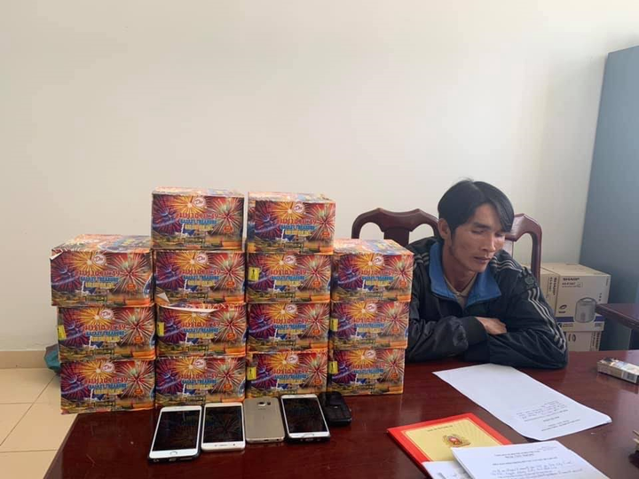 Công an Đắk Lắk bắt hàng loạt vụ vận chuyển pháo lậu - 1