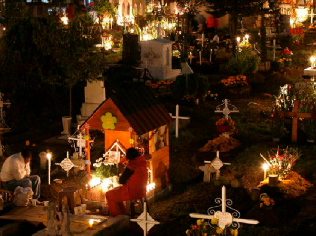 Những phong tục đón tết kỳ dị trên thế giới - 5