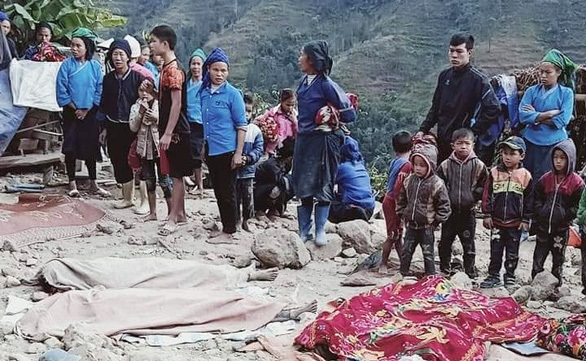 Sập tường trong lúc phá dỡ nhà, 5 người chết ở Hà Giang - 2