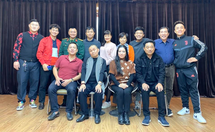 NSND Tự Long hạnh phúc khoe con thứ 2 giống bố 'như hai giọt nước' - 8