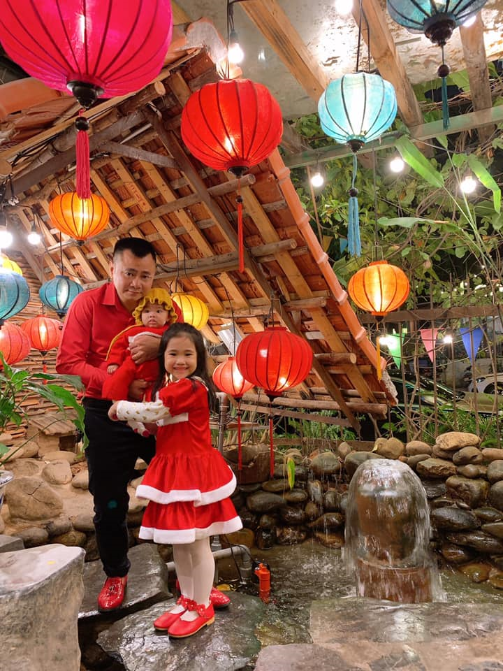 NSND Tự Long hạnh phúc khoe con thứ 2 giống bố 'như hai giọt nước' - 2