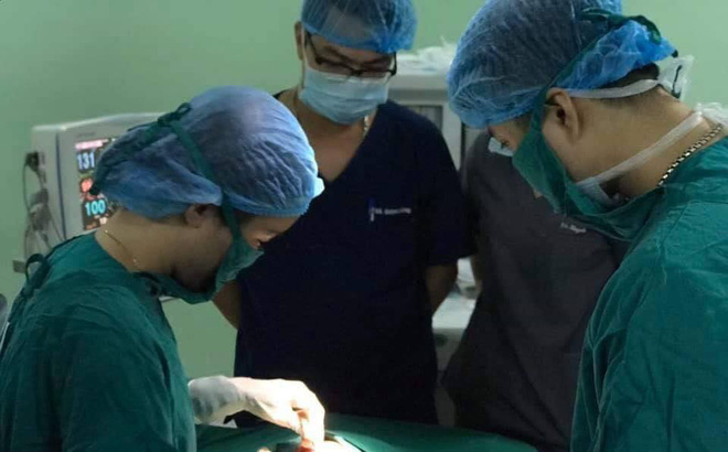 Bé trai 4 tuổi bị chó Pitbull cắn nguy kịch ở Thái Nguyên - 1