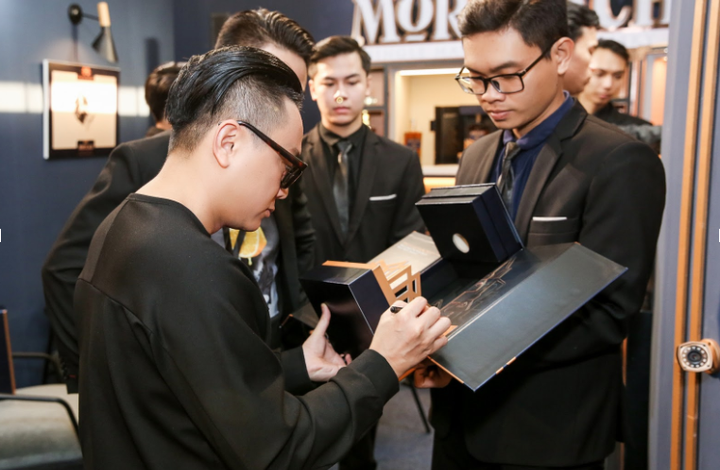 Hồ Ngọc Hà - Thanh Hằng hội ngộ, Sơn Tùng M-TP xuất hiện chớp nhoáng trong triển lãm của Công Trí - 12