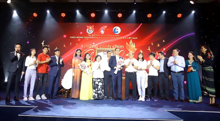 Chồng Tăng Thanh Hà sở hữu bộ chữ ký Đội tuyển Việt Nam giá 1 tỷ đồng - 3