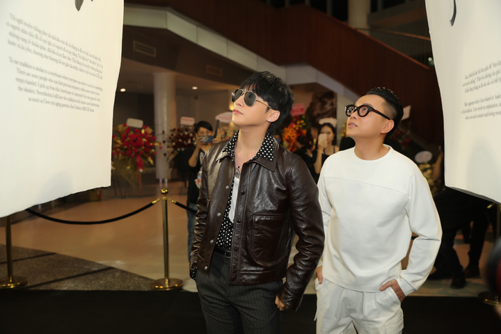 Hồ Ngọc Hà - Thanh Hằng hội ngộ, Sơn Tùng M-TP xuất hiện chớp nhoáng trong triển lãm của Công Trí - 2