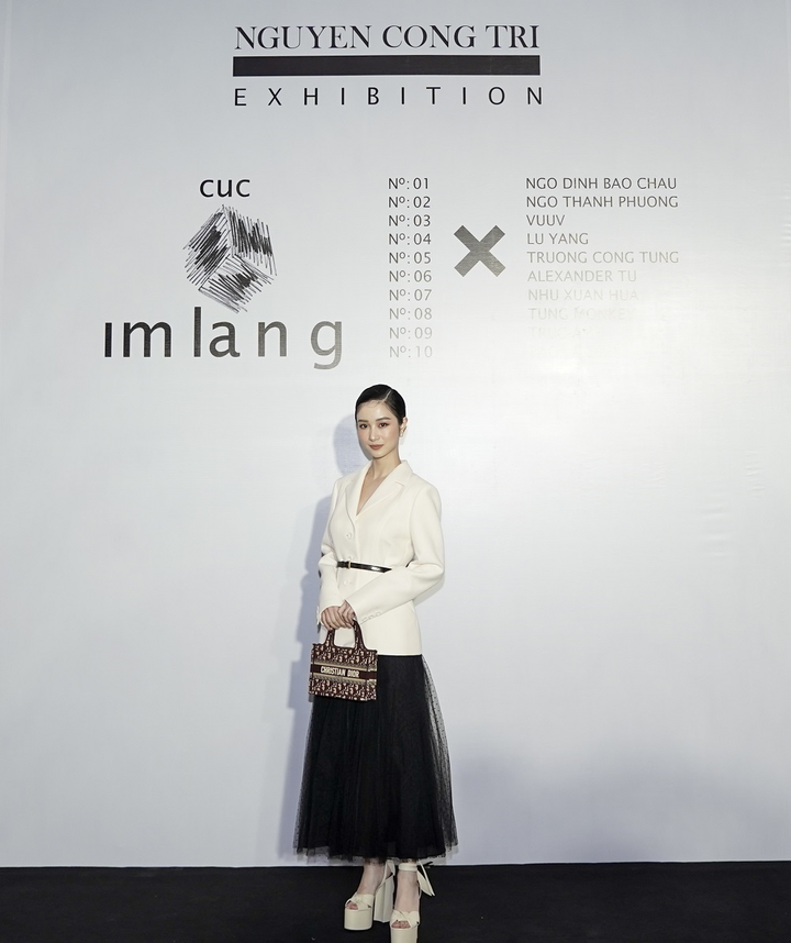 Hồ Ngọc Hà - Thanh Hằng hội ngộ, Sơn Tùng M-TP xuất hiện chớp nhoáng trong triển lãm của Công Trí - 6