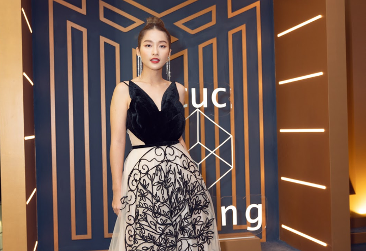 Hồ Ngọc Hà - Thanh Hằng hội ngộ, Sơn Tùng M-TP xuất hiện chớp nhoáng trong triển lãm của Công Trí - 4