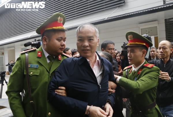 Cựu Chủ tịch MobiFone Lê Nam Trà nhận mức án 23 năm tù - 1