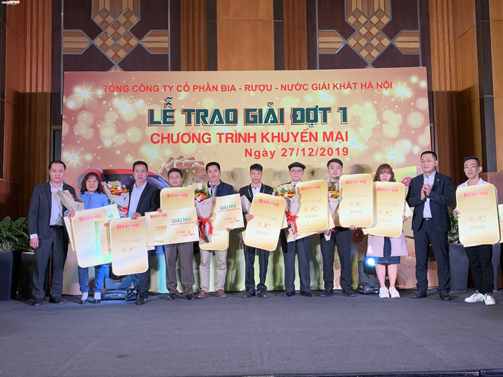 Mua bia Hà Nội, khách hàng trúng thưởng ô tô CRV trị giá 1,1 tỷ đồng - 2