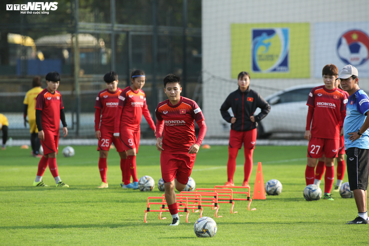 Tuyển nữ Việt Nam được thưởng 22 tỷ đồng, doanh nghiệp cố gắng chuyển tiền trước Tết - 1