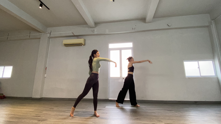 Hoàng Yến Chibi miệt mài tập múa chuẩn bị tái xuất âm nhạc - 1