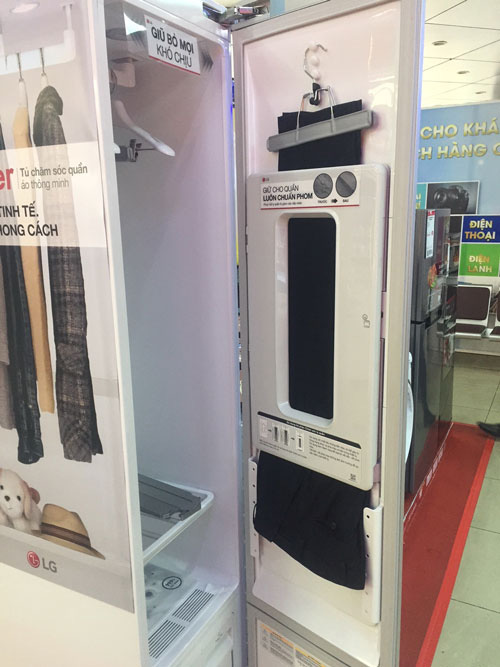 Người tiêu dùng tò mò với máy giặt 'lạ' - 1