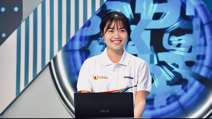 Nữ sinh với nụ cười tỏa nắng ở cuộc thi tuần Olympia gây 'sốt' - 1