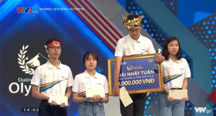 Nữ sinh với nụ cười tỏa nắng ở cuộc thi tuần Olympia gây 'sốt' - 2