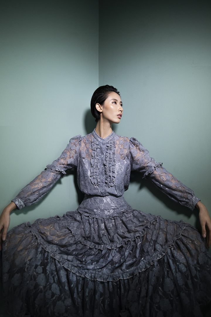 Hoa hậu Hoàn vũ 2007 Riyo Mori sải bước thần thái khi làm vedette cho Công Trí - 2