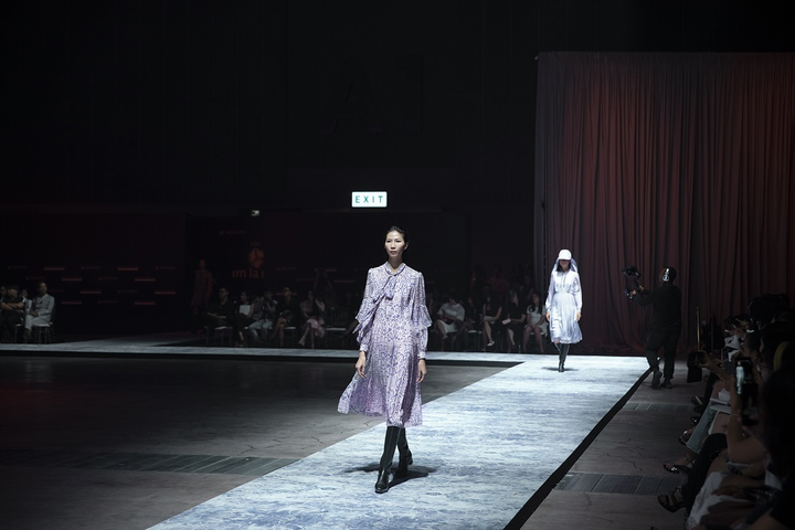 Hoa hậu Hoàn vũ 2007 Riyo Mori sải bước thần thái khi làm vedette cho Công Trí - 3