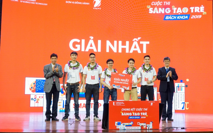 Sinh viên Hà Nội chế tạo máy lấy tơ sen đầu tiên Việt Nam - 1