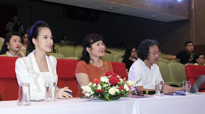 Nhan sắc vạn người mê của giám khảo Hoa khôi Sinh viên Việt Nam 2020 - 2