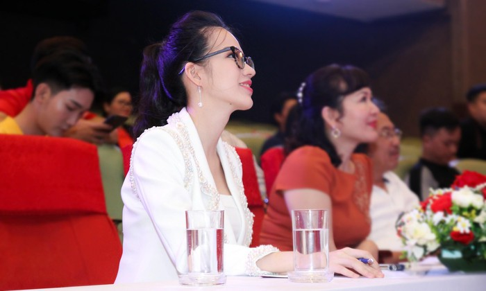 Nhan sắc vạn người mê của giám khảo Hoa khôi Sinh viên Việt Nam 2020 - 3