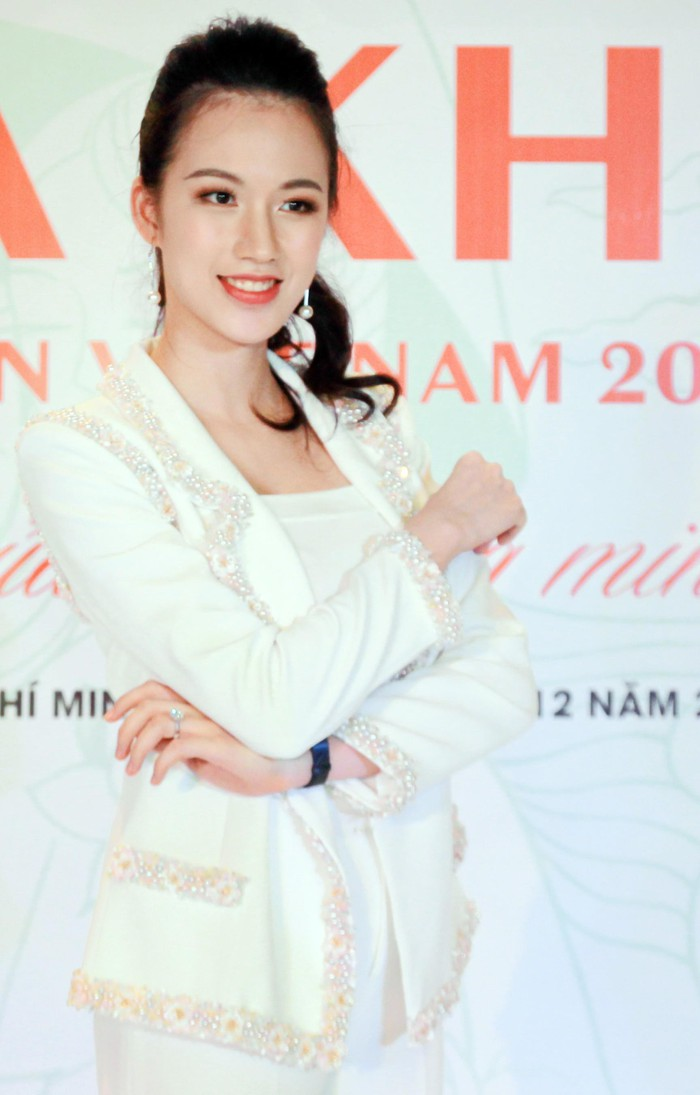 Nhan sắc vạn người mê của giám khảo Hoa khôi Sinh viên Việt Nam 2020 - 6