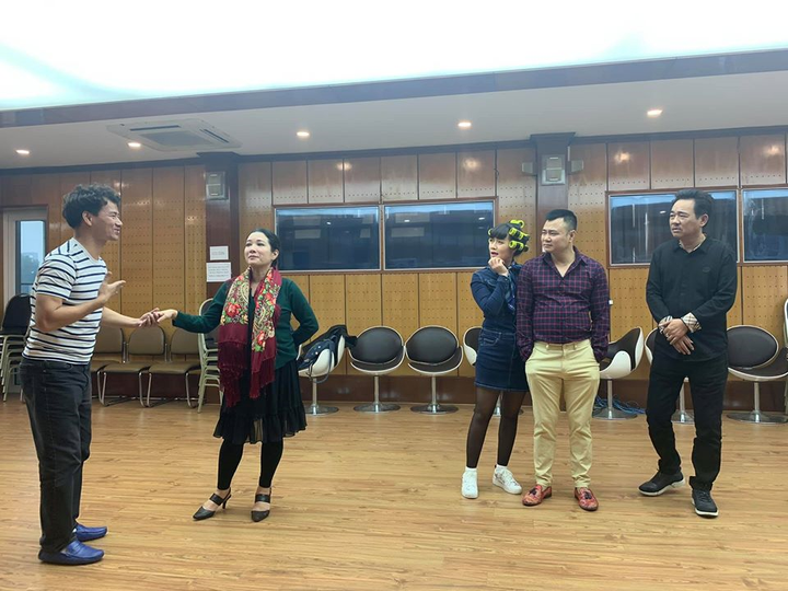 Những hình ảnh đầu tiên của Xuân Hinh, Thanh Thanh Hiền và dàn nghệ sĩ 'Táo Quân' trong buổi tập 'Gặp nhau cuối năm 2020' - 10