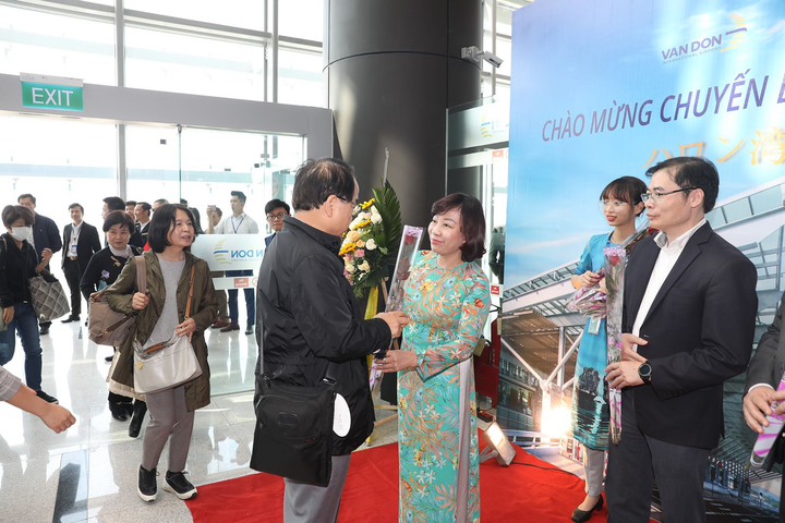 Hai chuyến bay từ Nhật Bản hạ cánh xuống sân bay quốc tế Vân Đồn - 2