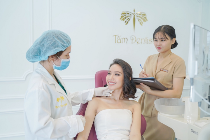 Hoa hậu Thu Hoàng rạng rỡ trong ngày khai trương Nha khoa Tấm Dentist ở Tp.HCM - 5