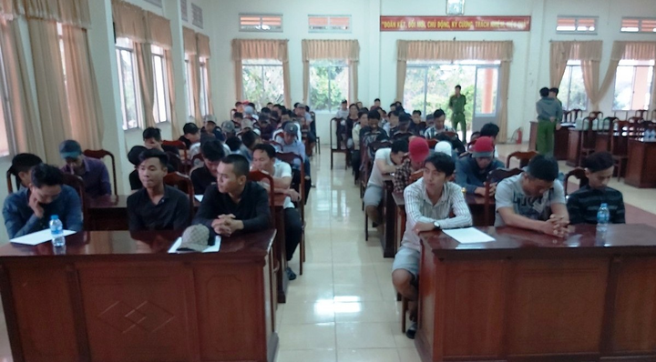 70 giang hồ Sài Gòn rầm rộ mang hung khí đến Bến Tre đòi nợ - 1