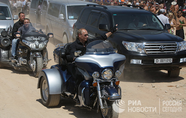 20 năm cầm quyền và những bức ảnh đậm chất Putin - 14