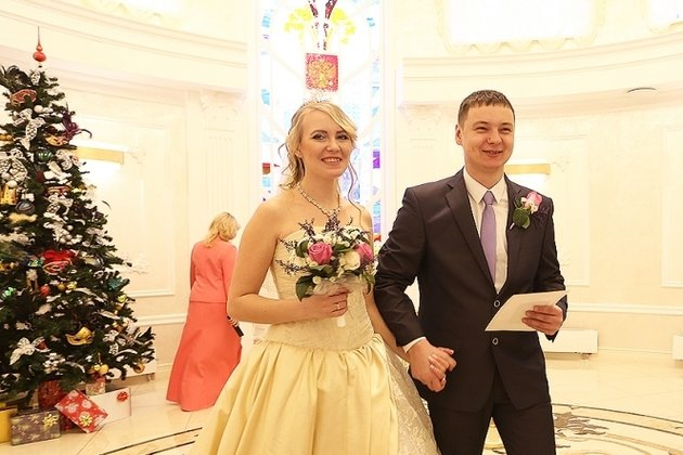 Gần 500 cặp đôi tổ chức đám cưới vào đêm giao thừa ở Matxcơva - 1