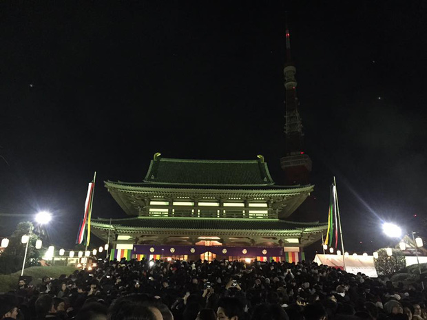 Người Nhật đến đền chùa cầu nguyện trước thềm năm mới đầu tiên Thời kỳ Lệnh Hòa - 1