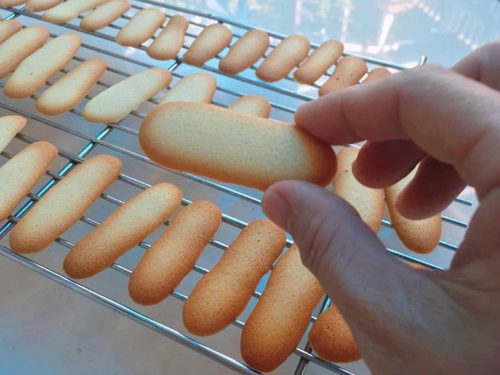 Ngày cuối năm làm bánh quy lưỡi mèo thơm giòn chờ đón Giao thừa - 2