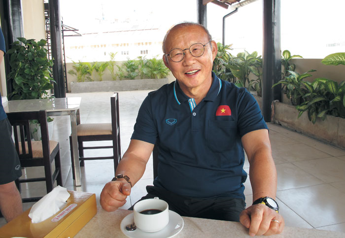 HLV Park Hang Seo: ‘Có thể một ngày mọi thứ sẽ rơi xuống địa ngục' - 1